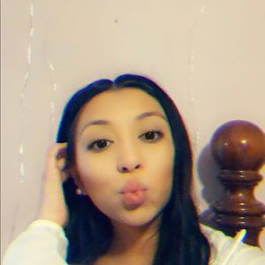 Meet your Posher, Lizzet